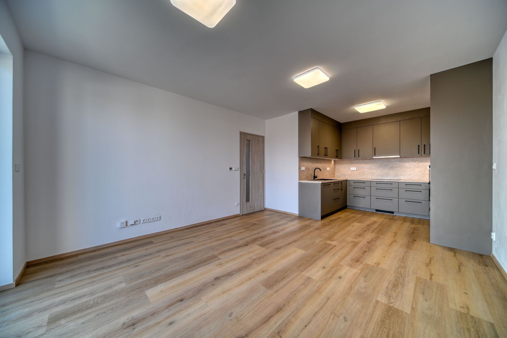 Pronájem nového bytu 2+kk (52 m²) + balkon, sklep, garáž. stání v Nymburce, ulice Bobnická