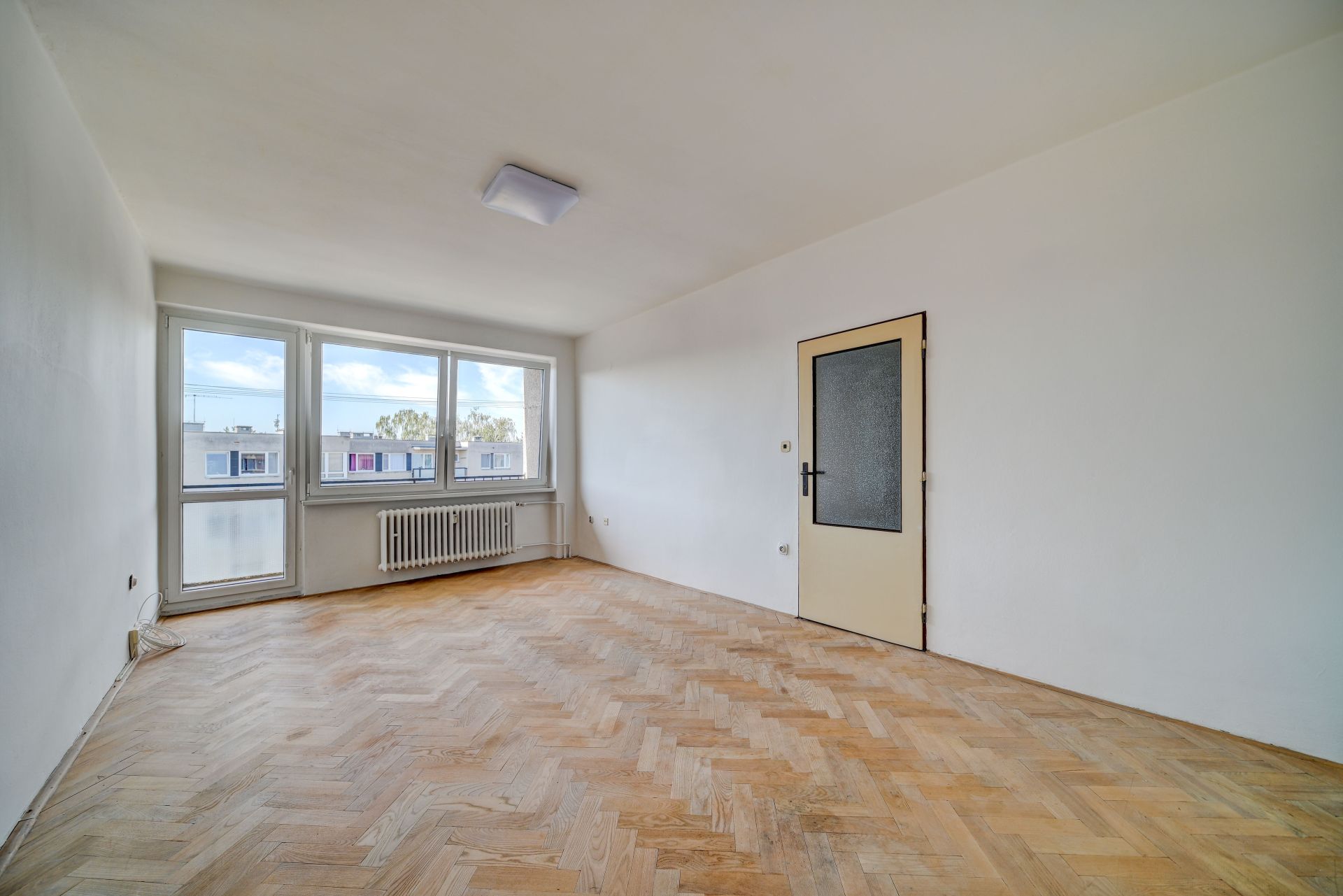 Prodej bytu 3+1 s lodžií, sklepem 80,8 m2, k rekonstrukci, Malšovice - Hradec Králové