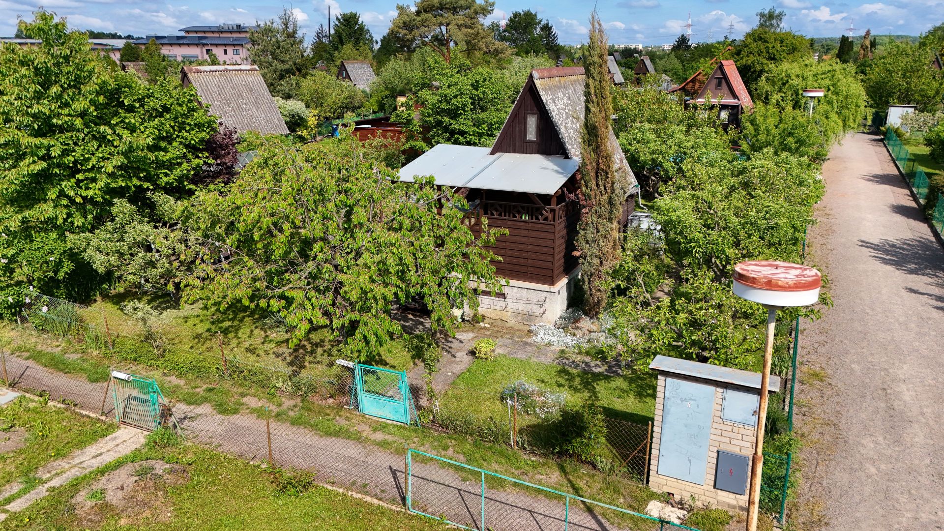 Prodej chatky o velikosti 15 m² na pozemku 397 m² , Praha 9 - Kyje