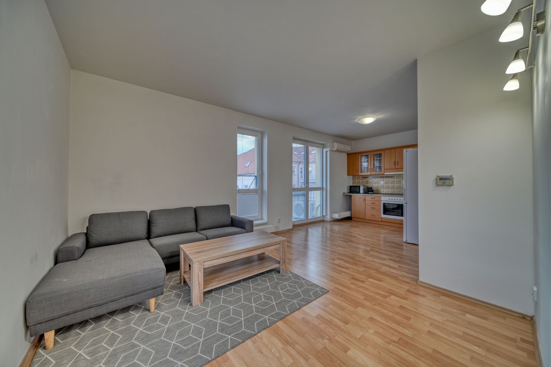 Pronájem bytu 2+kk 43,7 m² s balkónem a komorou v centru Poděbrad, ulice Hakenova