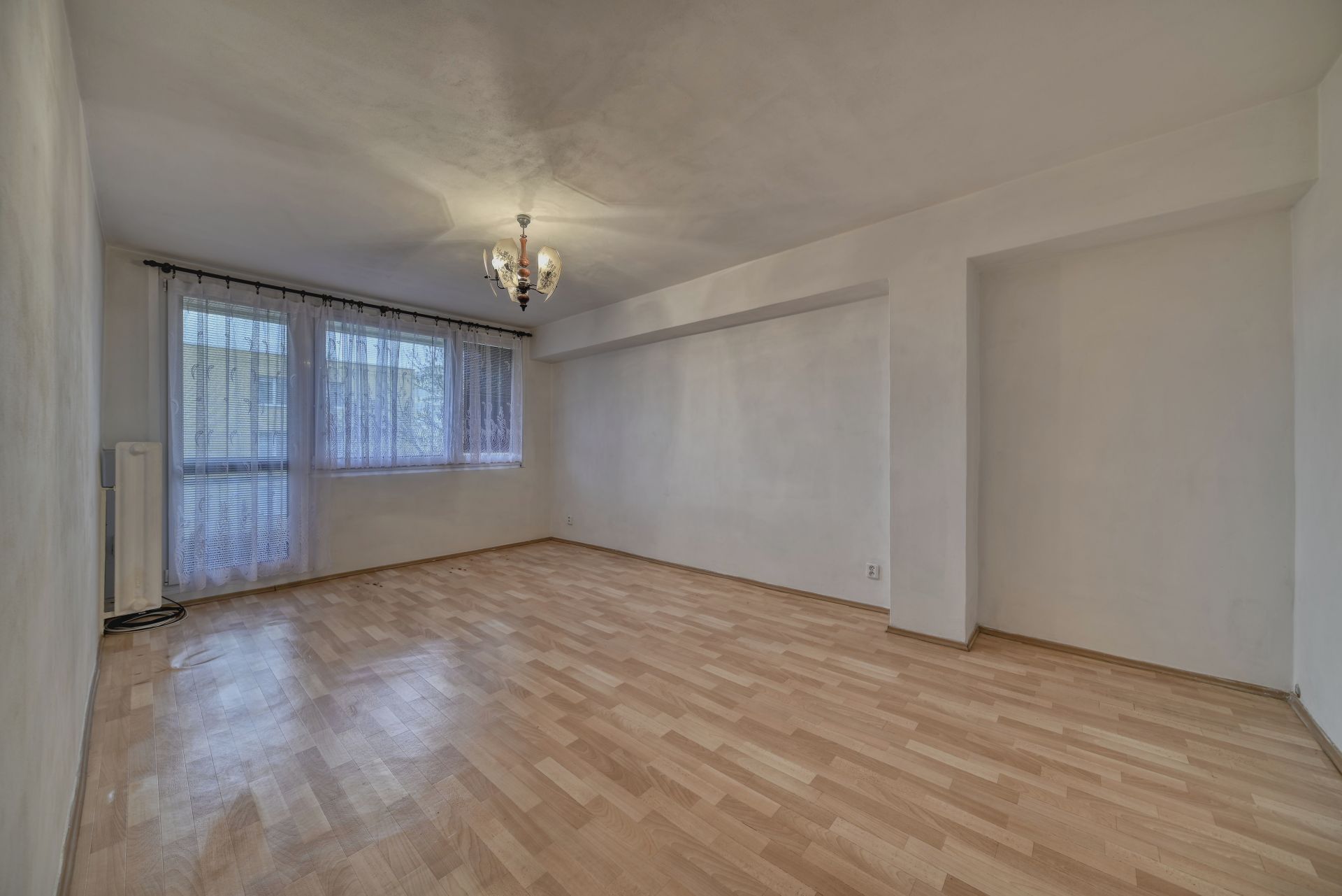 Prodej bytu 2+1 s lodžií (55 m2) + sklepní kóje, 3. NP, Nymburk