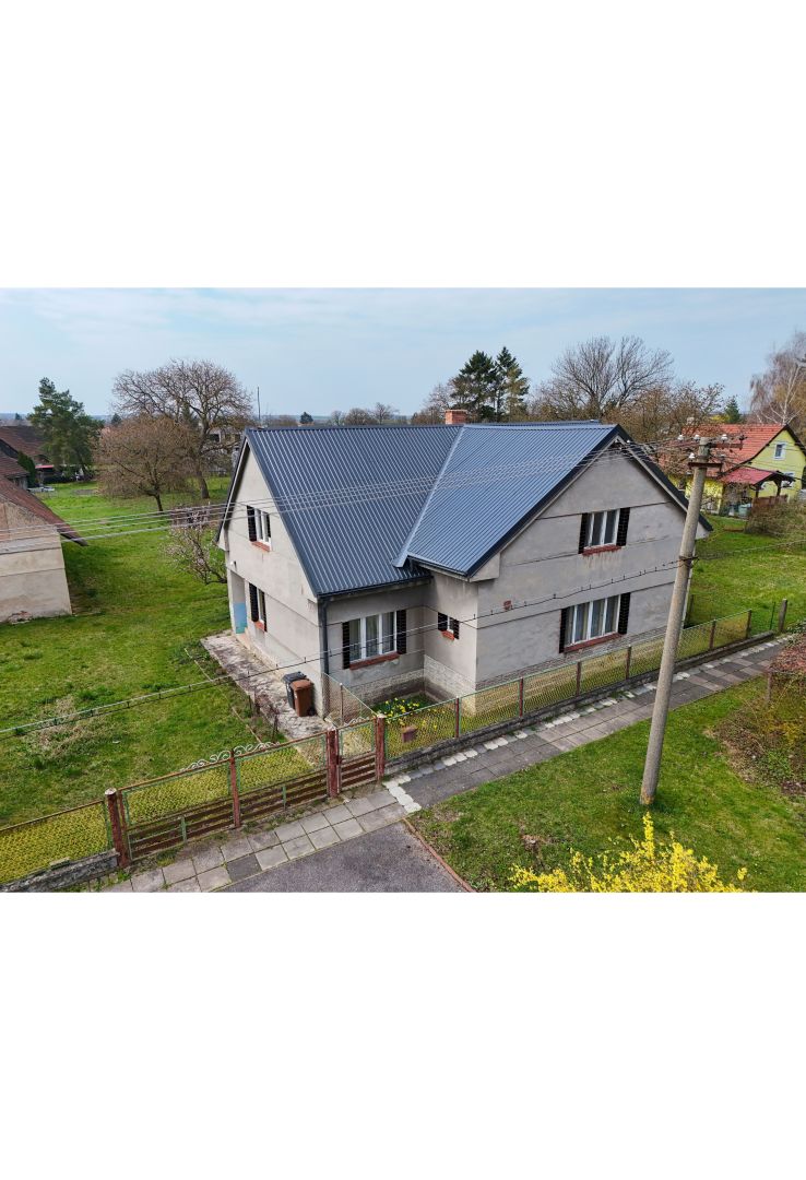 Prodej rodinného domu o užitné ploše 140 m² s velkým pozemkem 3 938 m², Kněžice u Městce Králové