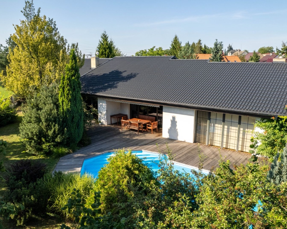 Prodej rodinného domu 5+1 s bazénem, saunou, garáží, pozemek 1 432 m2, Týnec nad Labem