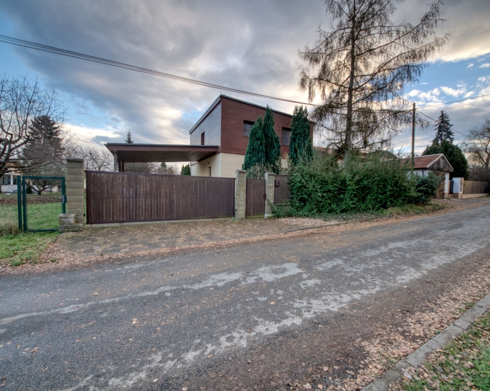 Prodej dvoupodlažního RD 5+kk (128 m2) se zahradou na pozemku 561 m2, Horoušánky