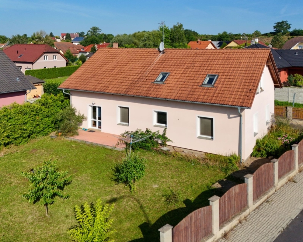 Pronájem rodinného domu 5+kk o velikosti 112 m², Poříčany