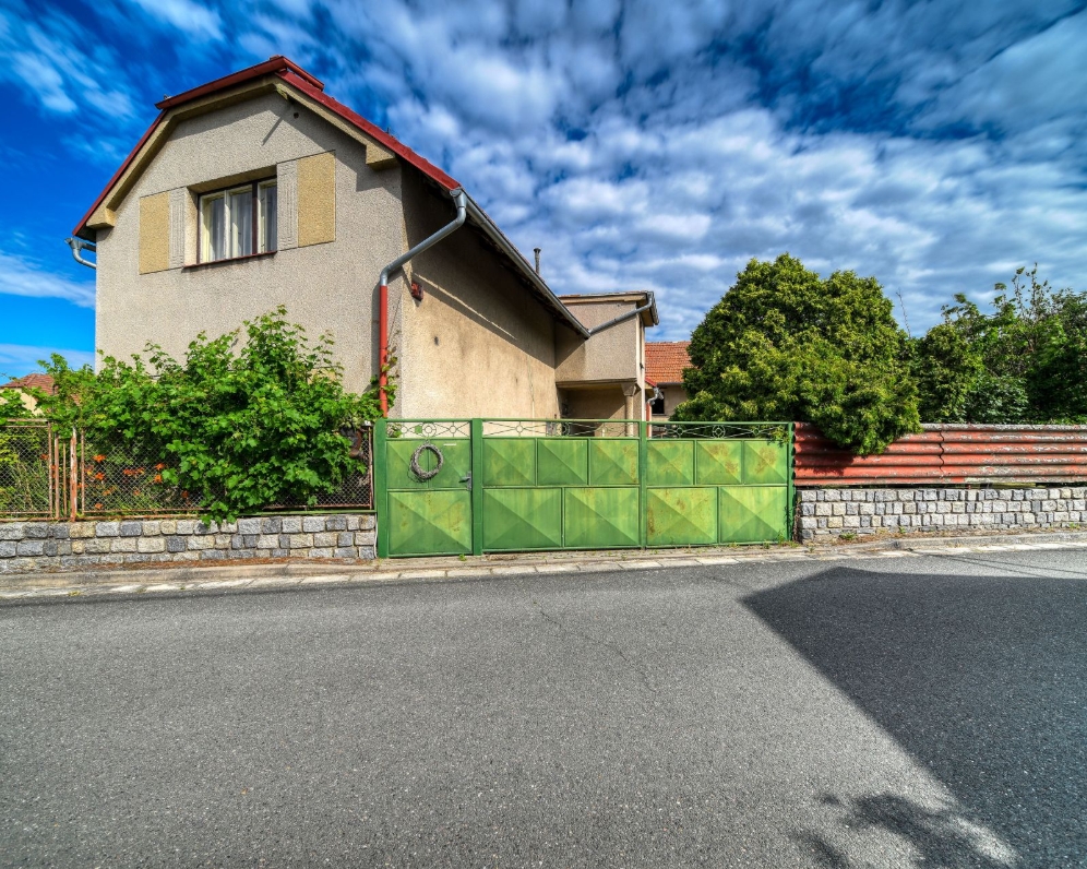 Prodej RD o užitné ploše 258 m² na pozemku o výměře 788 m², Polní Chrčice