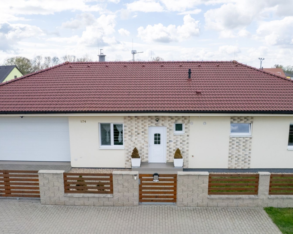 Prodej novostavby RD 4+kk (100,7 m²), garáž 42,2 m², pozemek 718 m², Křečkov u Poděbrad
