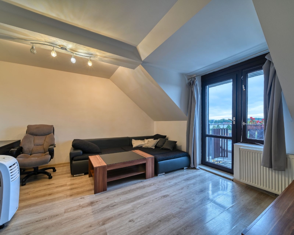 Pronájem podkrovního bytu 2+1, 47 m², Nymburk