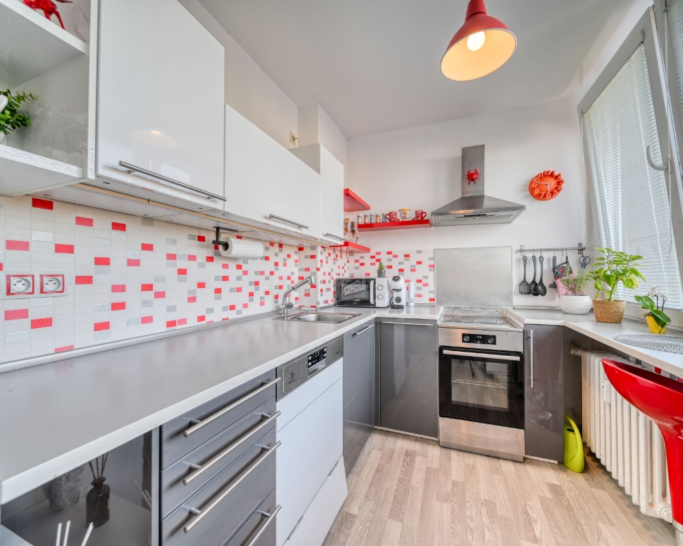 Prodej bytu 2+kk o velikosti 65 m² s lodžií, komorou a sklepem, Poděbrady