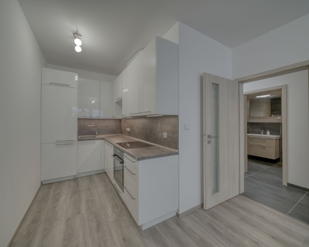 Pronájem bytu 2+kk (52,1 m²) + balkón + sklep + 2 x parkovací stání v Poděbradech