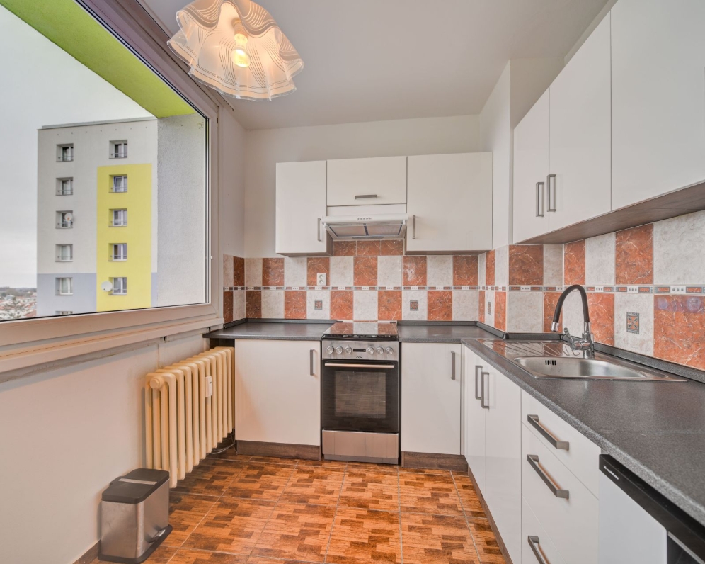 Pronájem bytu 3+1 s lodžií (80 m²), 8. patro, ulice Dr. Horákové, Poděbrady