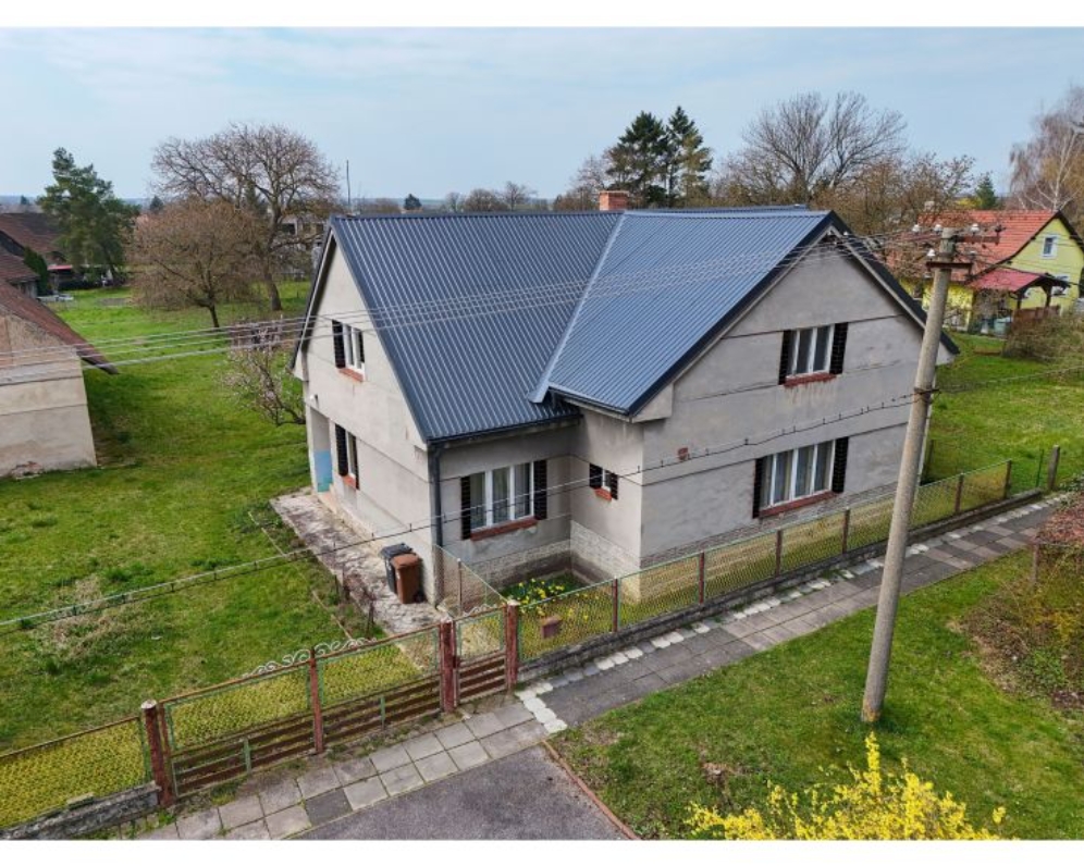 Prodej rodinného domu o užitné ploše 140 m² s velkým pozemkem 3 938 m², Kněžice u Městce Králové