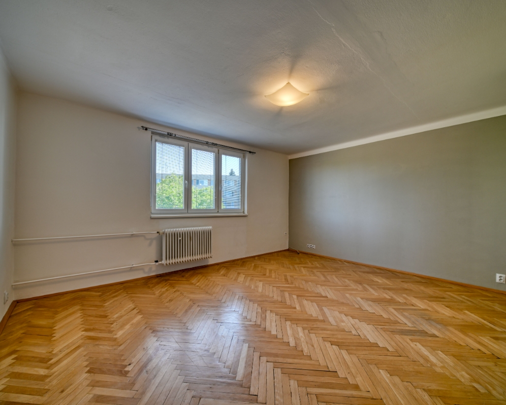 Pronájem bytu 2+1 o výměře 63 m² + balkon, 3 sklepy, v Poděbradech, ulice Mánesova